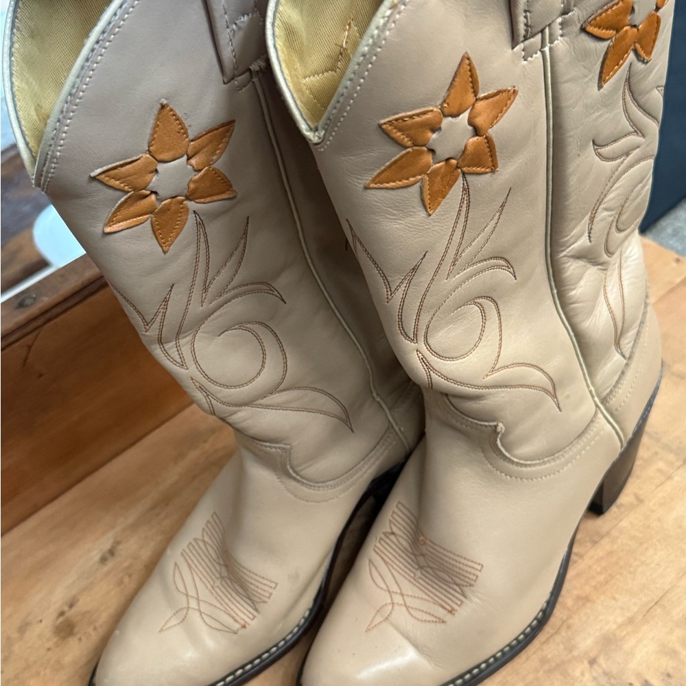 Vintage ACME Cream and Tan Western Boots w/ Hibiscus Flowers
